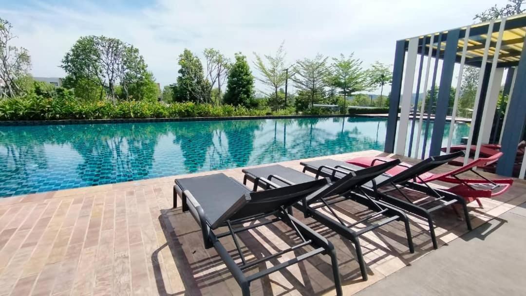 Theolive Family Suite @Klia By Honey Homestay Sepang Exterior photo